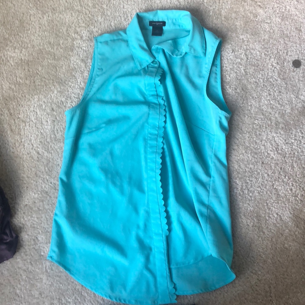 Ann Taylor scalloped Button up work shirt